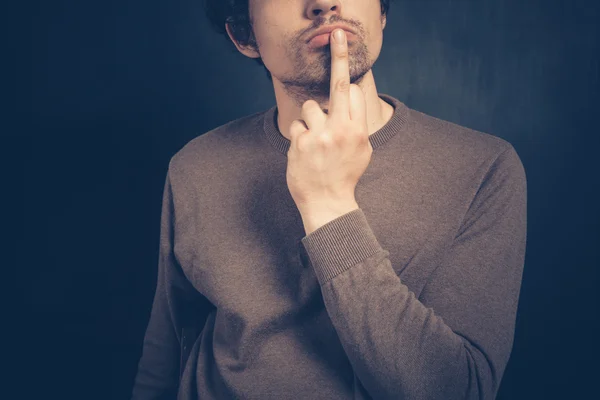¿Se puede despedir a trabajador que hizo un gesto obsceno? No siempre